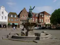 Husum, Am Markt mit Tine Brunnen (11.05.2011)