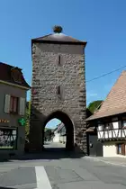 Dambach, das Stadttor der alten Stadtbefestigung, der bekannte Weinort liegt an der Els��er Weinstra�e, Mai 2011