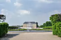 Schlo� Br�hl mit Gartenanlage und Springbrunnen - 23.04.2011 