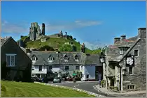Das St�dtchen Corfe Castle mit seiner eindrucksvollen Burgruine, erbaut im 11./12. Jahrhundert und den beiden alten Pubs aus dem 17.Jahrhundert.
(08.05.2011)