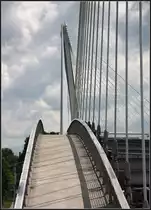 . Passerelle des deux Rives (Br�cke der zwei Ufer) - Der Bogen f�r die Fu�g�nger. 11.06.2011 (Matthias)