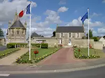 Basly, Kirchplatz und Rathaus (05.07.2008)