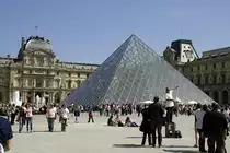 Der Louvre mit der gl�sernen Pyramide bildet den Ausgangspunkt der so genannten Axe historique. AUfgenommen 5.5.2011.