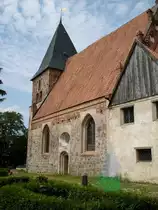 Bobbin auf der Insel R�gen, die St.Pauli-Kirche, erbaut um 1400, einzig erhaltene Feldsteinkirche auf der Insel, Juli 2006