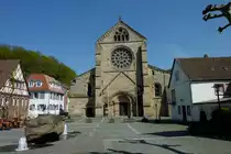Otterberg bei Kaiserslautern, die gro�artige Abteikirche der Zisterzienser, zweitgr��te Kirche der Pfalz, der 1168-1254 erschaffene sp�tromanisch-fr�hgotische Bau z�hlt zu den besterhaltenen Sakralbauten des Ordens, April 2011