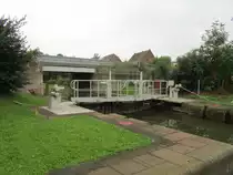 Laucha an der Unstrut - Die Br�cke an der Schleuse wird komplett abgerissen und erneuert - Foto vom 01.09.2010