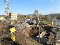 Laucha an der Unstrut - Die Bauarbeiten an der Schleusenbr�cke gehen nach langer Winterpause weiter - Foto vom 08.02.2011