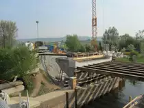 Laucha an der Unstrut - Die Br�cke an der Schleuse wird komplett erneuert - Foto vom 29.04.2011