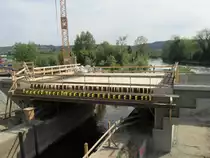 Laucha an der Unstrut - Die neue Schleusenbr�cke wurde gegossen - Foto vom 04.05.2011