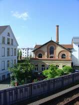 Die ehemalige Brennerei Hagedorn pr�sentiert sich heute als weitr�umiger Geb�udekomplex in unmittelbarer N�he des Bahnhofs von Rheda. Seit 1864 produzierte diese in Rheda, um vom Anschluss an die 1847 er�ffnete K�ln-Mindener Eisenbahnlinie zu profitieren.  Unter anderen f�hrten 1982 Umweltauflagen und der steigende Konkurrenzdruck zur Stilllegung der Brennerei. Von dem Geb�udekomplex der Hagedornschen Brennerei sind heute noch die Unternehmervillen, das Brennereigeb�ude und die Hefefabrik erhalten. In dem Brennereigeb�ude befinden sich nach der denkmalgerechten Sanierung Ende der 1990er Jahre eine Gastst�tte und ein Einzelhandelsgesch�ft. Die Hefefabrik wurde zu Wohnungen umgebaut, die Unternehmervillen werden weiterhin zu Wohnzwecken genutzt. 
 