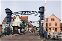 �ber die Hubbr�cke �ber die Elde gelangt man in die Gro�e Burgstra�e von Plau am See. 15.06.2011