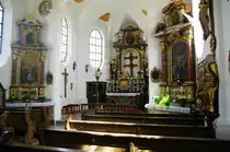 Ple�, Wallfahrtskapelle zum Hl. Kreuz mit Statuen von Ignaz Waibl, 
Landkreis Unterallg�u (16.04.2011)