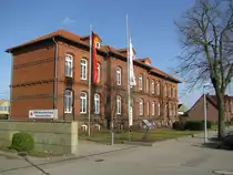 Grevesm�hlen; das ehemalige Krankenhaus in der Kl�tzer Stra�e, da� heute die Rettungswache des DRK und auch die Bildungsst�tte f�r die Rettungssanit�ter beherbergt, Grevesm�hlen 24.03.2011