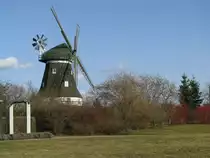 Grevesm�hlen; vom DRK-Krankenhaus in der Kl�tzer Stra�e hat man diesen sch�nen Blick zur Holl�nder-Windm�hle, 24.03.2011