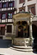 Oberehnheim(Obernai) im Elsa�, der Sechseimerbrunnen von 1579 z�hlt zu den ber�hmtesten Brunnen im Elsa�, Mai 2011