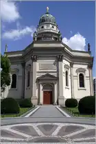 Der Deutsche Dom am Gendarmenmarkt von der Charlottenstra�e in Berlin-Mitte. 05.07.2011