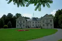 Hechingen, die Villa Eugenia, klassizistischer Bau von 1786-87, umgeben von einem englischen Landschaftspark, benannt nach der Gemahlin des Erbprinzen Wilhelm, dient heute f�r kulturelle Veranstaltungen, Juli 2011