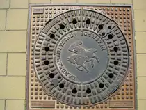 Schwerin [MV]; Kanalabdeckung in der Graf-Schack-Alle, Schwerin 23.04.2011