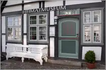 Das kleine Heimatmuseum von Warnem�nde ist in der Alexandrinenstra�e zu finden. Derart sch�ne Haust�ren sind noch h�ufiger in Warnem�nde erhalten geblieben. 15.06.2011