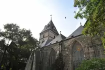 Blick auf M�nsterkirche St. Bonifatius (Glockentrurm), in Hameln am 12.07.2011
