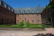 Kloster St.Odilien im Elsa�, der Klosterinnenhof, die fr�nkische Herzogstochter Odilia gr�ndete um 700 das Kloster auf dem 763m hohen Vogesenberg und war �btissin bis zu ihrem Tod 720, April 2011