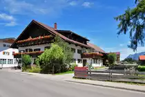 Altes sch�nes  Allg�uhaus  im Ort Fischen zwischen Sonthofen und Oberstorf - 16.07.2011