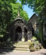 Ruhest�tte der Familie F�rstenberg-Stammheim, an der Apollinariskirche in Remagen - 27.06.2011