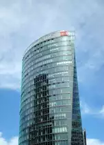 Der  Bahn Tower  des deutsch/amerikanischen Architekten Helmut Jahn am Potsdamer Platz in Berlin. Hauptquartier der Deutschen Bahn AG. 19.7.2011