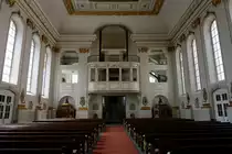 Hechingen, Innenraum der Stiftskirche St.Jakobus, die Orgel mit der F�rstenloge, Juli 2011