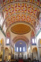 D�sseldorf, neoromanisches Langschiff der St. Antonius Kirche, Stadtteil 
Oberkassel (03.08.2011)