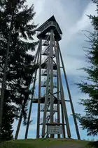 Freiamt, auf dem 744m hohen H�nersedel steht seit 2004 ein 29m hoher Aussichtsturm, gefertigt aus einheimischen Douglasien, die gro�artige Aussicht geht �ber den Schwarzwald, die Rheinebene, den Kaiserstuhl bis zu den Vogesen und der Schweizer Jura, Aug.2011