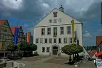 Hechingen, 20.000 Einwohnerstadt unterhalb der Hohenzollernburg, das Rathaus im 1886 umgebauten Neorainessancestil, Juli 2011