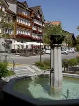 Urn�sch, Dorfplatz und Brunnen, Kanton Appenzell (21.08.2011)