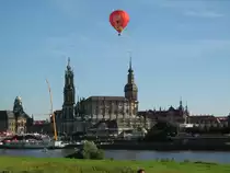 20.08.2011 - fast Canalettoblick mit Ballon und Bungee-Kran zum Dresdener Stadtfest
