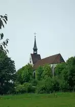 Basel-St.Chrischona, auf dem 522m hohen St.Chrischona-Berg steht die 1507-16 erbaute Wallfahrtskirche, 1975 komplett saniert, steht unter Denkmalschutz, Juli 2011