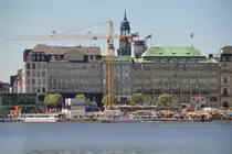 HAMBURG, 03.06.2011, Blick auf den Jungfernstieg, der z.Z. wegen der Bauarbeiten f�r die U4 weniger ansehnlich ist