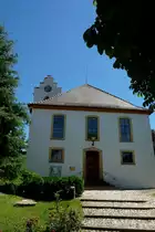 Leiselheim am Kaiserstuhl, die Kirche ist das �lteste Geb�ude des Ortes, Turm und Chor aus dem 15.Jahrhundert, das Schiff von 1759-60, Juli 2011