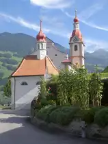 B�rglen, Kath. Kirche St. Peter und Paul, erbaut von 1682 bis 1685 nach Pl�nen 
von Johann Jakob Scolar, �lbergkapelle, Kanton Uri (05.09.2010)