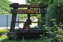 Alte Weinpresse als Ortsschild an der Eingangsstra�e zum Weinort Dernau an der Ahr - 02.08.2011