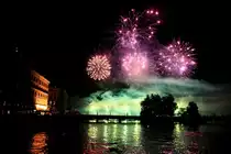 Zum Seefest am 13.08.2011 fand in Genf ein 70 min�tiges Feuerwerk von drei Feuerwerkmeisten statt.