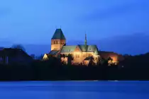 Der Ratzeburger Dom in der Abendd�mmerung; 08.02.2011