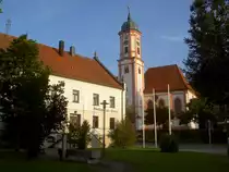 Deisenhausen, barocke St. Stephan Kirche, erbaut von 1766 bis 1767 von Joseph 
Dossenberger, Kreis G�nzburg (15.09.2011)