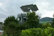 Freiburg im Breisgau, das Heliotrop, ein zylinderf�rmiger Bau, drehbar um die eigene Achse gelagert und nach der Sonne ausgerichtet, das erste Haus der Welt, das mehr Energie erzeugt, als es verbraucht, das 54 Quadratmeter gro�e Sonnensegel auf dem Dach ist drehbar und schwenkbar gelagert, war 1994 fertig, Architekt R.Disch, Juli 2011
