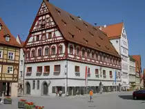 N�rdlingen, Brot- und Tanzhaus am Marktplatz, erbaut Mitte des 15. Jahrhundert als 
Treffpunkt f�r die B�rger der Stadt (10.06.2007)