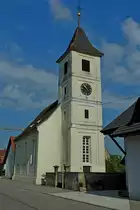Seefelden im Markgr�flerland, die katholische Kirche St.Martin, im Weinbrennerstil erbaut, Aug.2011