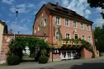 Wolfenweiler im Markgr�flerland,  Wirtshaus zum Schwarzen Ritter  mit Weinkeller und Rittersaal, Aug.2011