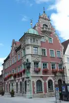 Mindelheim, Rathaus aus dem 18. Jahrhundet mit dem sp�ter hinzugef�gten Standbild von Georg von Frundsberg (Unterallg�u/August 2011)