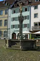 Freiburg im Breisgau, der Georgsbrunnen, steht seit dem 16.Jahrhundert auf dem M�nsterplatz, wurde in den 1930er Jahren neu errichtet, Sept.2011 