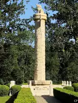 Eine kaiserliche S�ule nahe dem Eingang zum Areal der Minggr�ber. (18.9.2011)