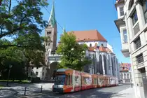 Augsburg - Dom  Unserer Lieben Frau  mit vorbeifahrender Stra�enbahn (August 2011)